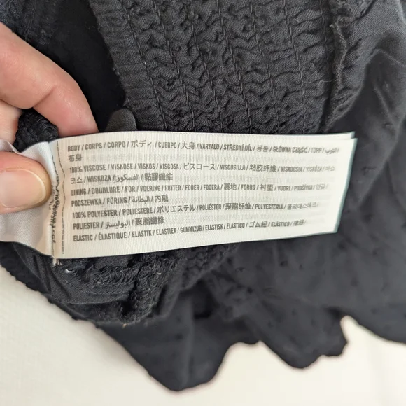 Hollister Women's Smocked-Waist High Rise Ruffle Skirty Short Black On Black Dot - Picture 6 of 6